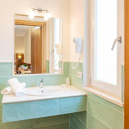 מלון Hotel Centrale 4*
