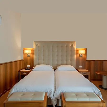 מלון Hotel Centrale