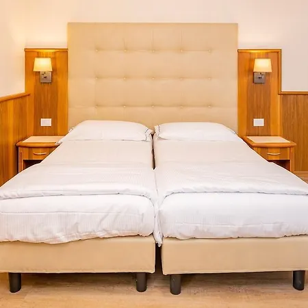 Hotel Centrale מלון גארדה