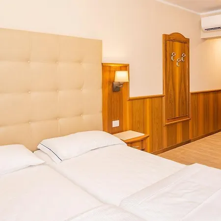 Hotel Centrale מלון 4*