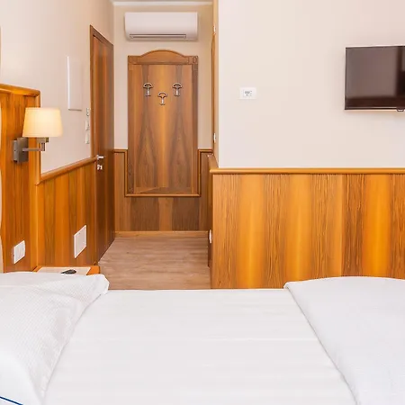 Hotel Centrale 4* גארדה