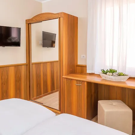 Hotel Centrale 4* גארדה