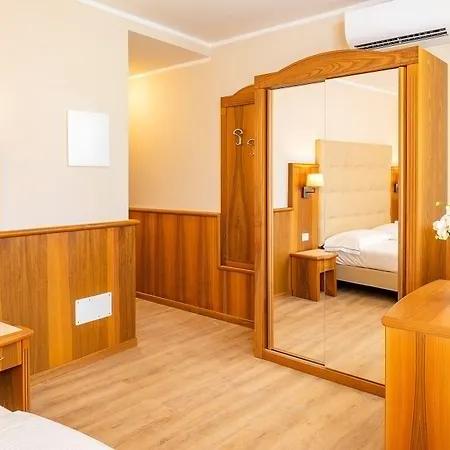 Hotel Centrale מלון גארדה