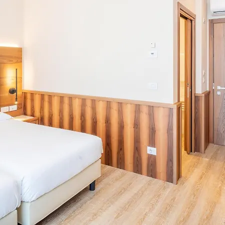 Hotel Centrale מלון גארדה
