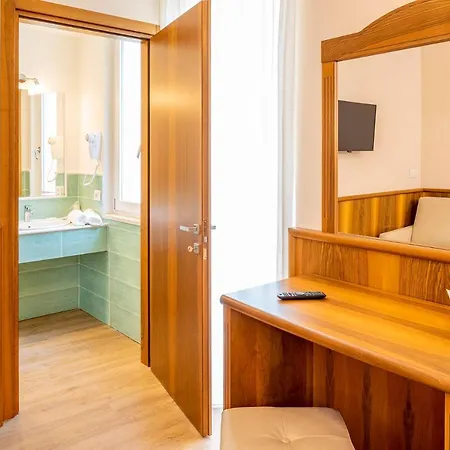 Hotel Centrale 4* גארדה